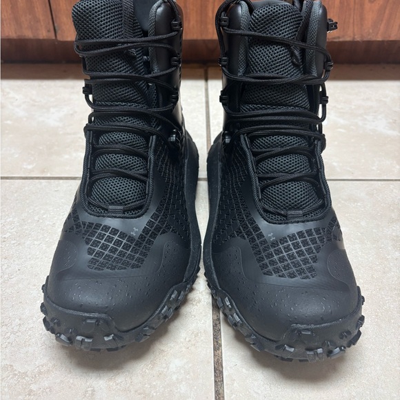 UNDER ARMOUR HOVR Dawn men’s size 8 boots 3025573-002, Black-Black-Jet Gray - Picture 2 of 5